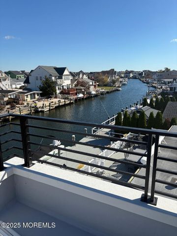 316 Silver Lagoon Drive, Toms River, NJ 08753