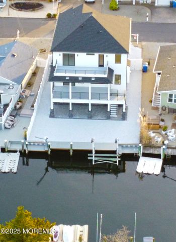 316 Silver Lagoon Drive, Toms River, NJ 08753