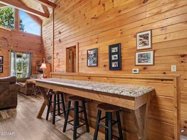 513 Parsons Branch Way, Gatlinburg, TN 37738