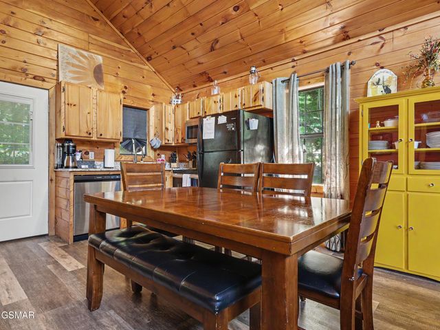 513 Parsons Branch Way, Gatlinburg, TN 37738