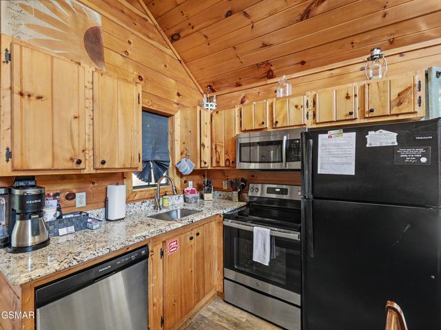 513 Parsons Branch Way, Gatlinburg, TN 37738