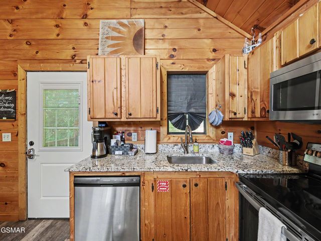 513 Parsons Branch Way, Gatlinburg, TN 37738