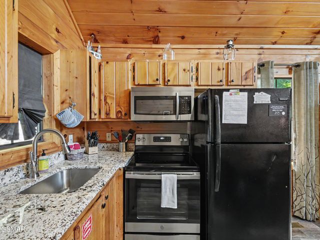 513 Parsons Branch Way, Gatlinburg, TN 37738