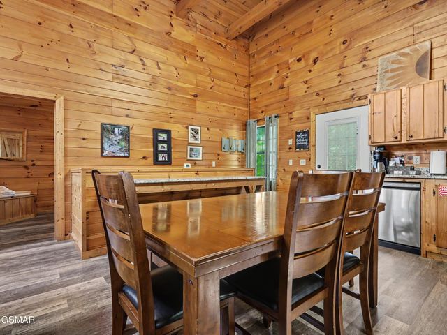 513 Parsons Branch Way, Gatlinburg, TN 37738