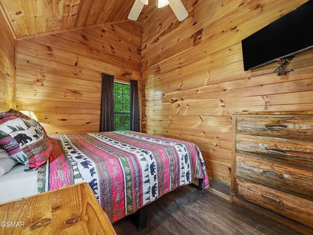 513 Parsons Branch Way, Gatlinburg, TN 37738