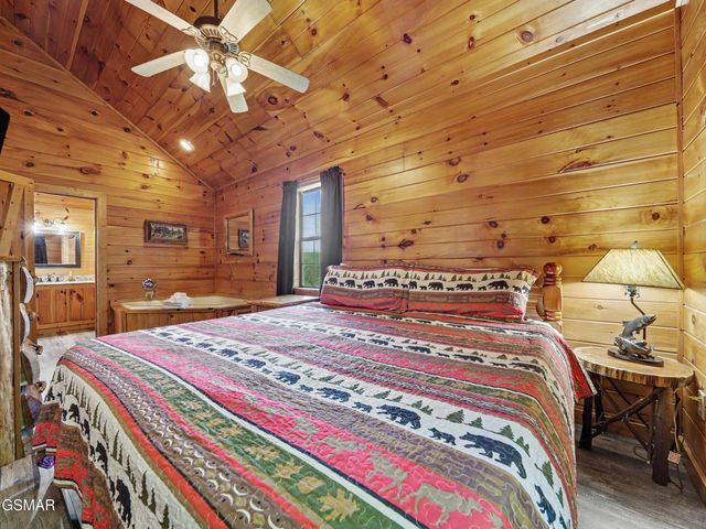 513 Parsons Branch Way, Gatlinburg, TN 37738