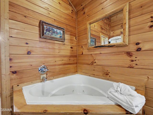 513 Parsons Branch Way, Gatlinburg, TN 37738
