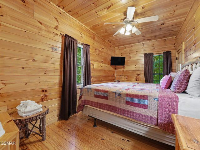 513 Parsons Branch Way, Gatlinburg, TN 37738