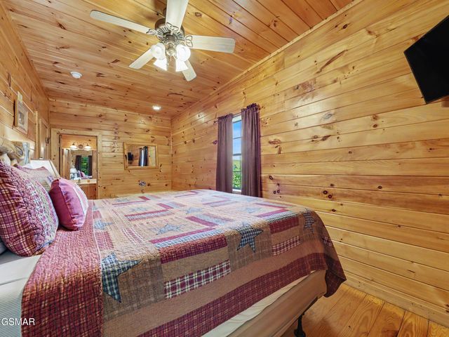 513 Parsons Branch Way, Gatlinburg, TN 37738