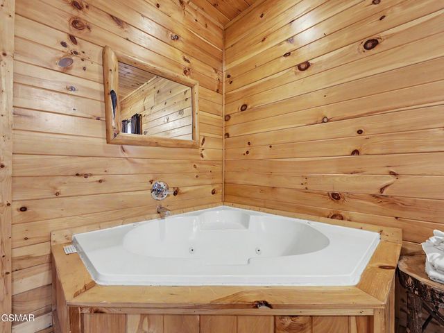 513 Parsons Branch Way, Gatlinburg, TN 37738