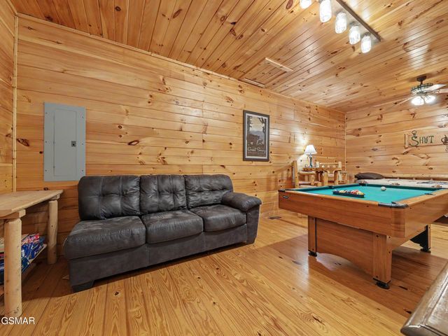 513 Parsons Branch Way, Gatlinburg, TN 37738