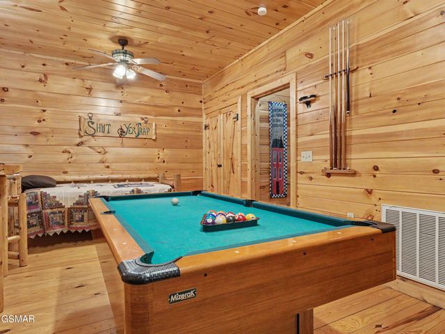 513 Parsons Branch Way, Gatlinburg, TN 37738