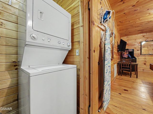 513 Parsons Branch Way, Gatlinburg, TN 37738