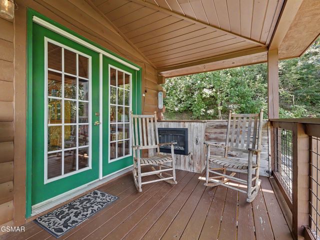 513 Parsons Branch Way, Gatlinburg, TN 37738