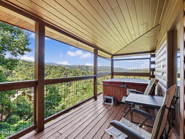 513 Parsons Branch Way, Gatlinburg, TN 37738