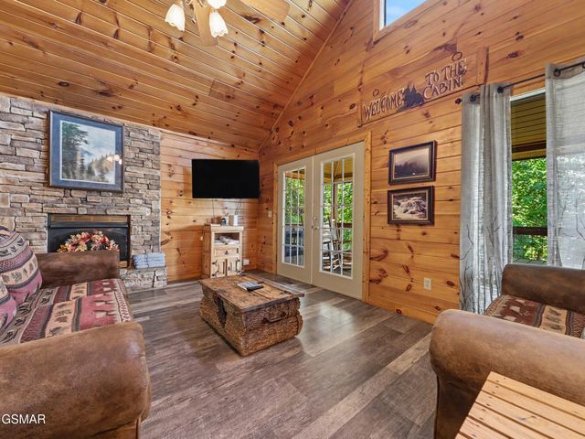 513 Parsons Branch Way, Gatlinburg, TN 37738