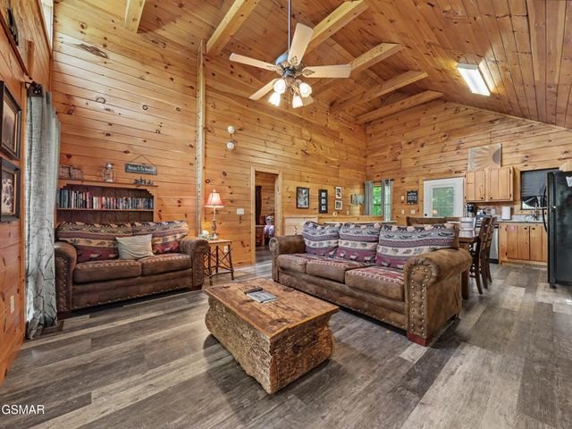 513 Parsons Branch Way, Gatlinburg, TN 37738