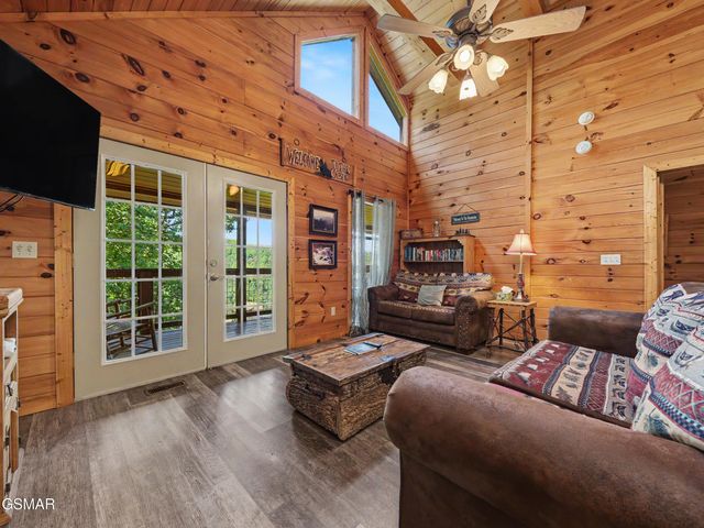 513 Parsons Branch Way, Gatlinburg, TN 37738