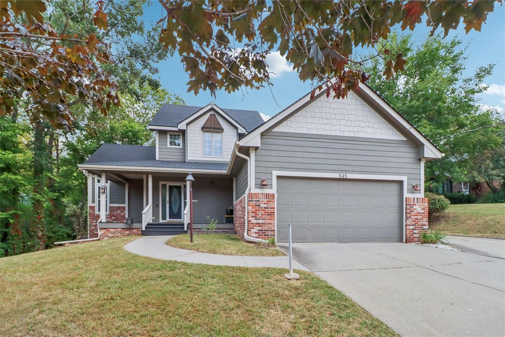 545 Christie Lane, Pleasant Hill, IA 50327