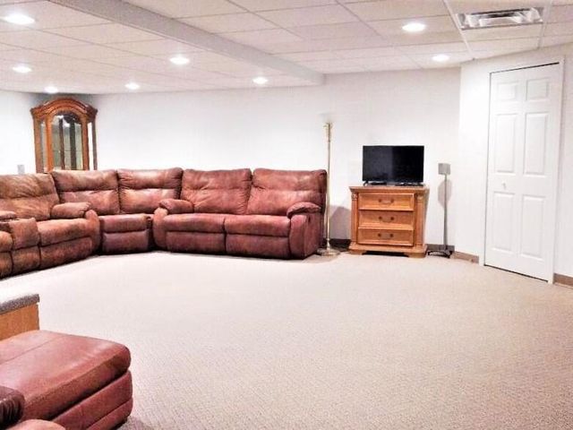 47498 Fox Run Drive, Canton, MI 48187