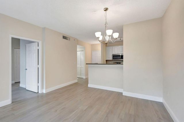 780 S Sapodilla Avenue 203, West Palm Beach, FL 33401