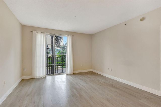 780 S Sapodilla Avenue 203, West Palm Beach, FL 33401
