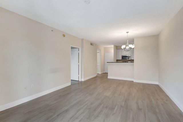 780 S Sapodilla Avenue 203, West Palm Beach, FL 33401