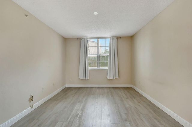 780 S Sapodilla Avenue 203, West Palm Beach, FL 33401
