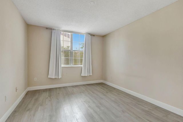 780 S Sapodilla Avenue 203, West Palm Beach, FL 33401