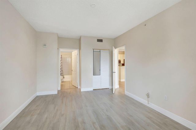 780 S Sapodilla Avenue 203, West Palm Beach, FL 33401