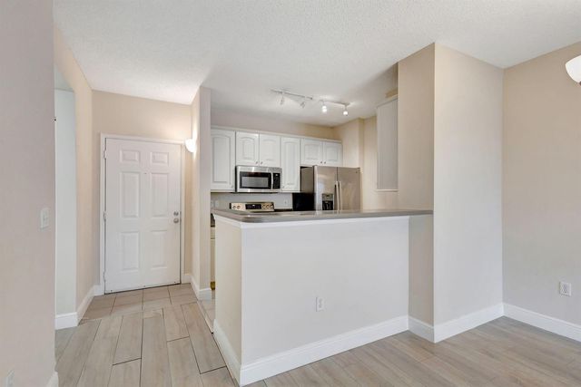780 S Sapodilla Avenue 203, West Palm Beach, FL 33401
