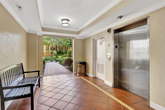 780 S Sapodilla Avenue 203, West Palm Beach, FL 33401