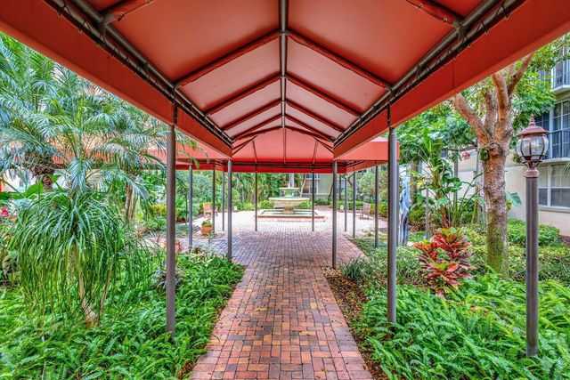 780 S Sapodilla Avenue 203, West Palm Beach, FL 33401