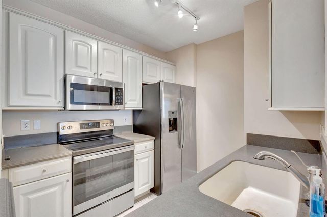 780 S Sapodilla Avenue 203, West Palm Beach, FL 33401