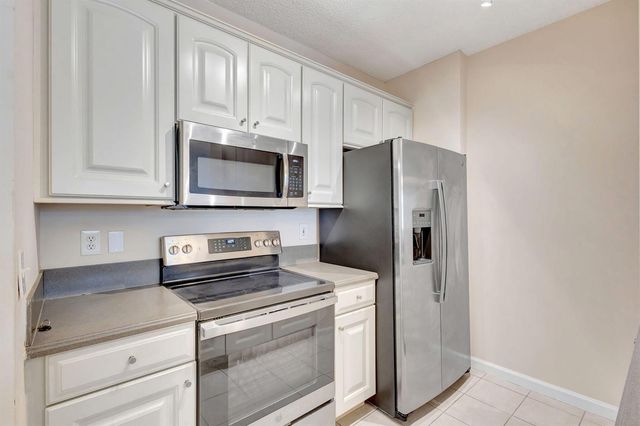 780 S Sapodilla Avenue 203, West Palm Beach, FL 33401