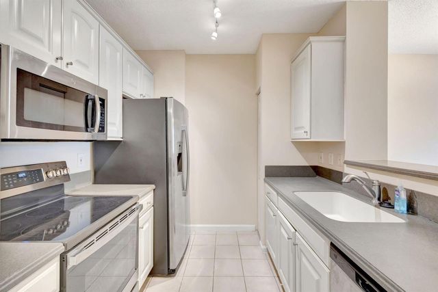 780 S Sapodilla Avenue 203, West Palm Beach, FL 33401