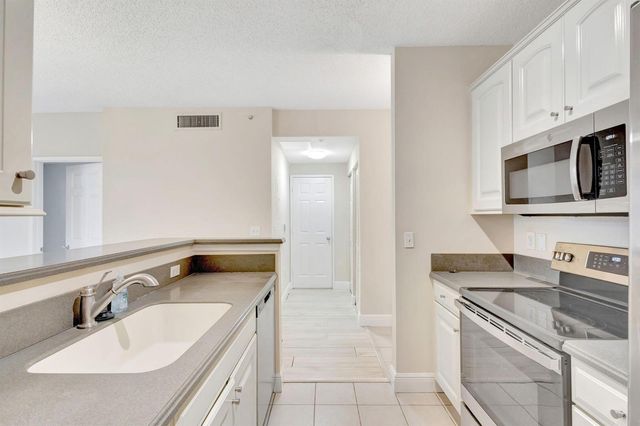 780 S Sapodilla Avenue 203, West Palm Beach, FL 33401