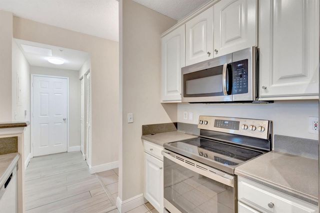 780 S Sapodilla Avenue 203, West Palm Beach, FL 33401