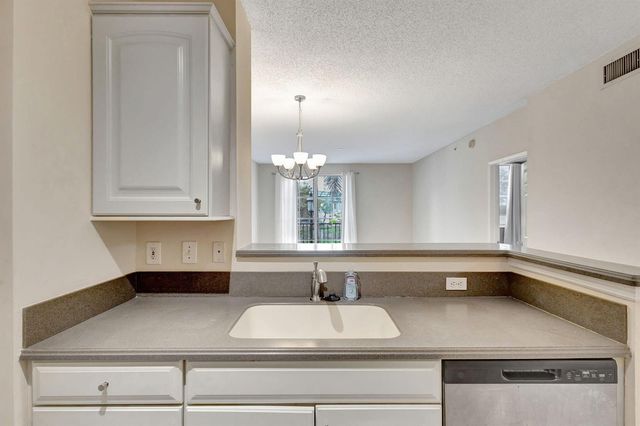 780 S Sapodilla Avenue 203, West Palm Beach, FL 33401