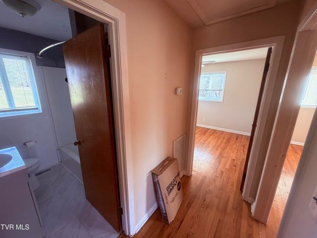 273 Fairford Lane, Blountville, TN 37617