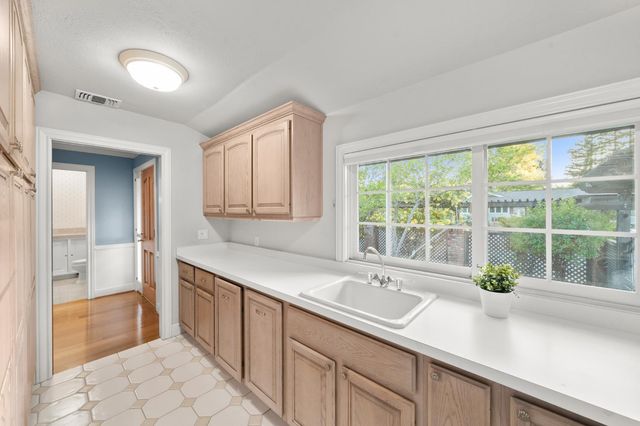 3901 Dunster Way, Sacramento, CA 95864