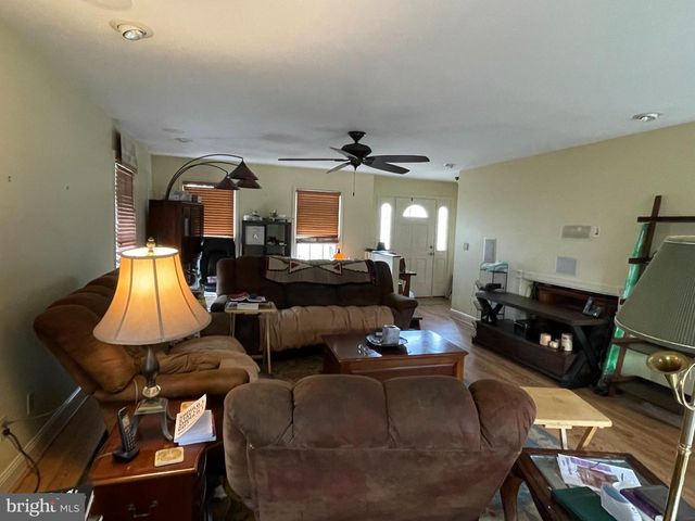 6108 N WILLOW POND DR, Fredericksburg, VA 22407
