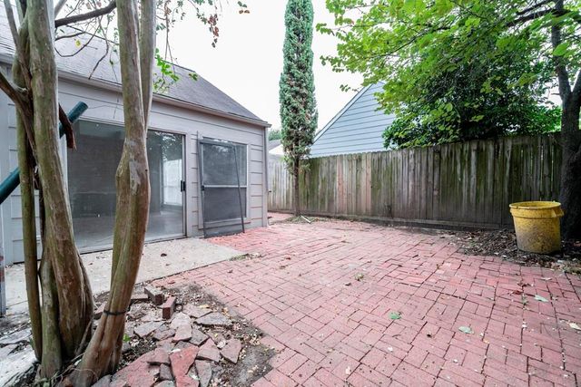 11611 Glenwolde Drive, Houston, TX 77099