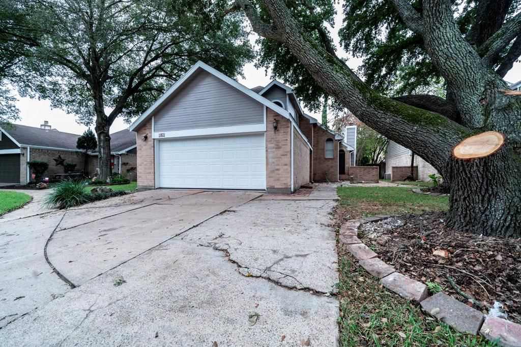 11611 Glenwolde Drive, Houston, TX 77099