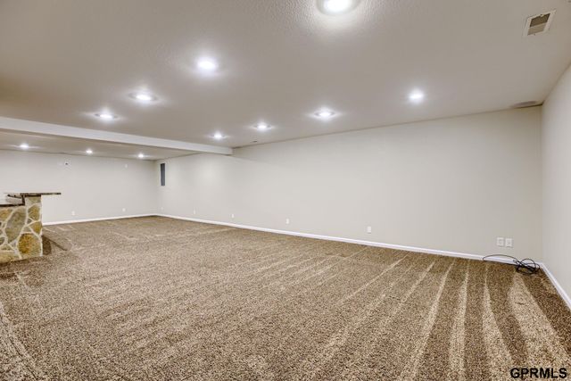 7943 N 152nd Avenue, Bennington, NE 68007