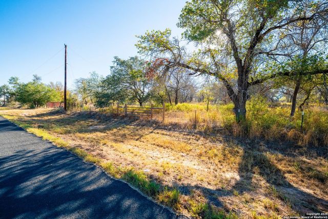 21270 Priest Rd, Elmendorf, TX 78112
