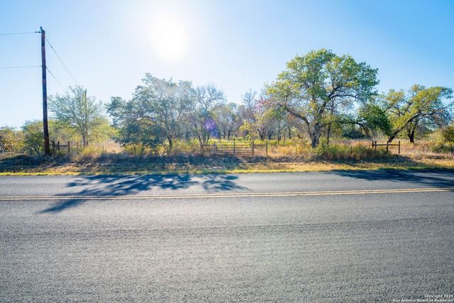 21270 Priest Rd, Elmendorf, TX 78112