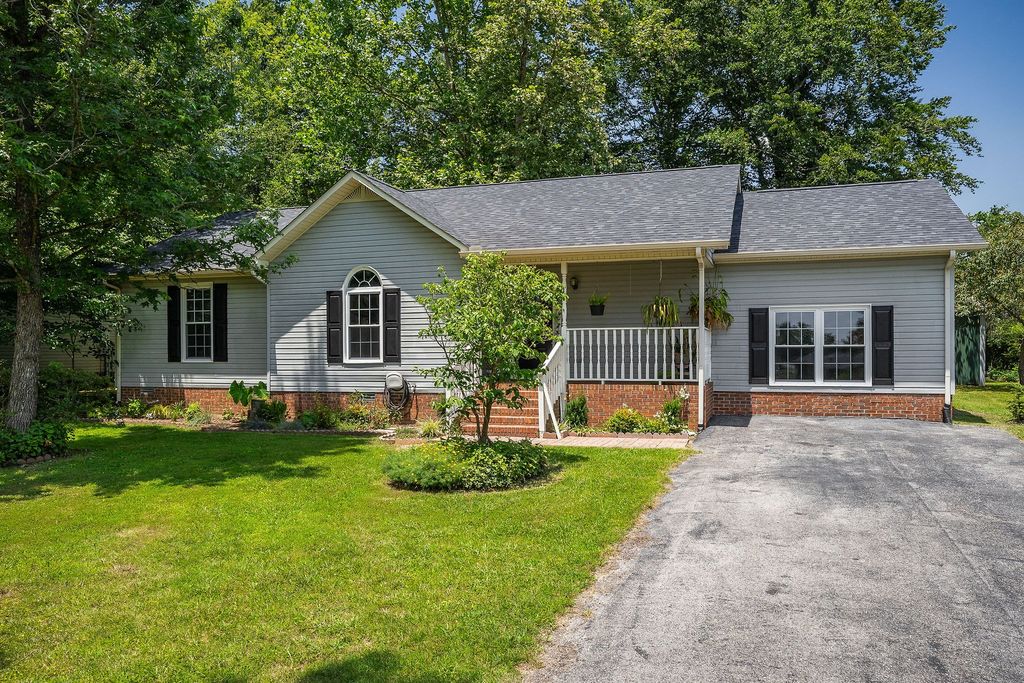 903 Shannon Dr, Cookeville, TN 38506