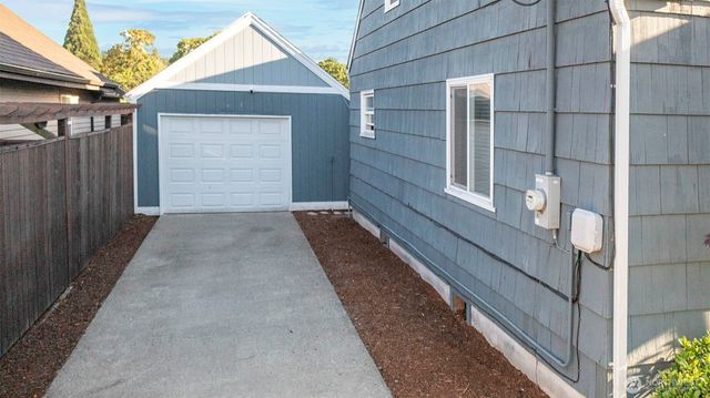 1204 4th Avenue SE, Puyallup, WA 98372