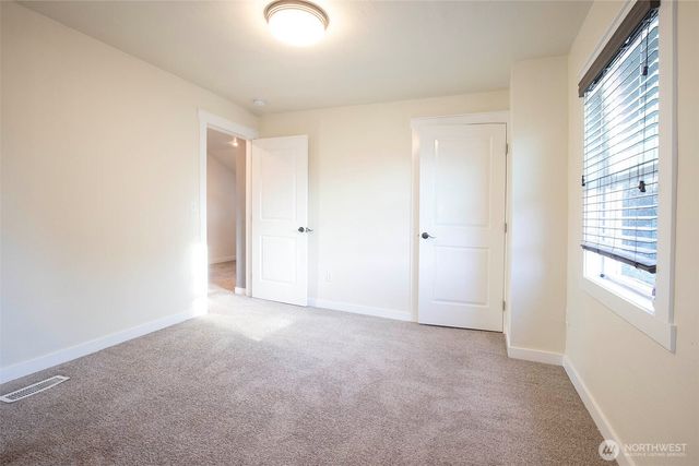 1204 4th Avenue SE, Puyallup, WA 98372